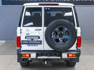 Toyota Land Cruiser 76 2.8GD-6 station wagon LX manual - Image 18