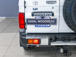 Toyota Land Cruiser 76 2.8GD-6 station wagon LX manual - Image 19