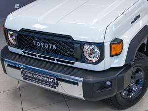 Toyota Land Cruiser 76 2.8GD-6 station wagon LX manual - Image 3