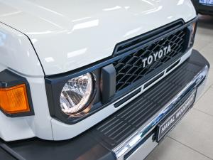 Toyota Land Cruiser 76 2.8GD-6 station wagon LX manual - Image 4