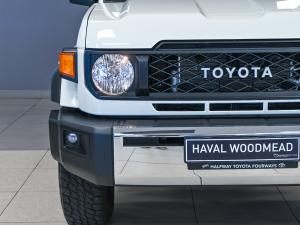 Toyota Land Cruiser 76 2.8GD-6 station wagon LX manual - Image 6