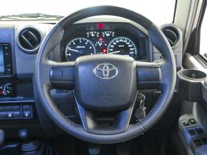 Toyota Land Cruiser 76 2.8GD-6 station wagon LX manual - Image 7