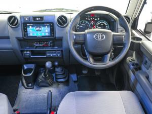 Toyota Land Cruiser 76 2.8GD-6 station wagon LX manual - Image 8