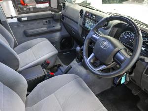 Toyota Land Cruiser 76 2.8GD-6 station wagon LX manual - Image 9