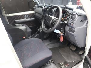 Toyota Land Cruiser 79 2.8GD-6 double cab - Image 5