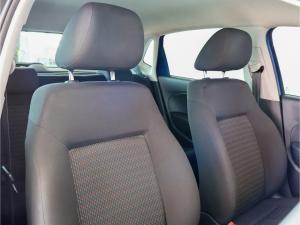 Volkswagen Polo Vivo hatch 1.4 Trendline - Image 11