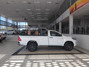 Toyota Hilux 2.4GD-6 single cab 4x4 Raider manual - Image 3