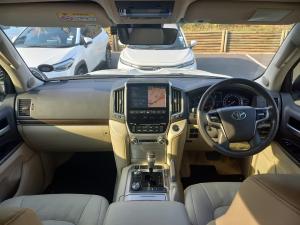 Toyota Land Cruiser 200 4.5D-4D V8 VX-R - Image 10