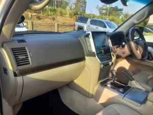 Toyota Land Cruiser 200 4.5D-4D V8 VX-R - Image 12