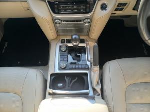 Toyota Land Cruiser 200 4.5D-4D V8 VX-R - Image 13