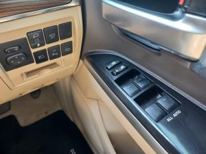 Toyota Land Cruiser 200 4.5D-4D V8 VX-R - Image 15