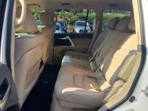 Toyota Land Cruiser 200 4.5D-4D V8 VX-R - Image 21
