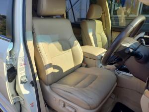 Toyota Land Cruiser 200 4.5D-4D V8 VX-R - Image 22