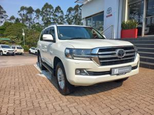 Toyota Land Cruiser 200 4.5D-4D V8 VX-R - Image 1