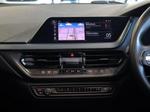 BMW 1 Series 118i Sport Line - Image 18