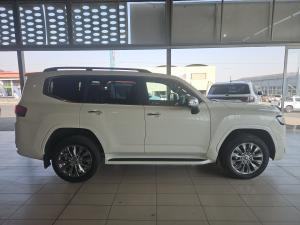 Toyota Land Cruiser 300 3.5T ZX - Image 3