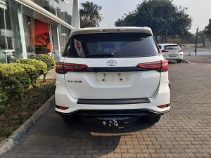 Toyota Fortuner 2.4GD-6 Raised Body automatic - Image 5