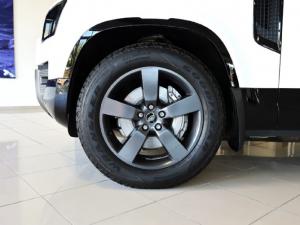 Land Rover Defender 130 D300 X-Dynamic HSE - Image 12