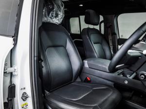 Land Rover Defender 110 D300 X-Dynamic HSE - Image 12