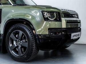 Land Rover Defender 110 D300 X-Dynamic HSE - Image 3