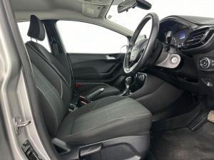 Ford Fiesta 1.0 Ecoboost Trend 5-Door automatic - Image 12