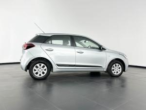 Hyundai i20 1.4 Motion automatic - Image 6