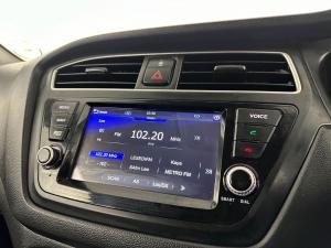 Hyundai i20 1.4 Motion automatic - Image 9