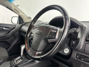 Isuzu D-MAX 300 LX automatic E/CAB - Image 14