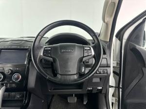 Isuzu D-MAX 300 LX automatic E/CAB - Image 15