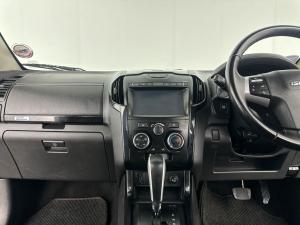 Isuzu D-MAX 300 LX automatic E/CAB - Image 17