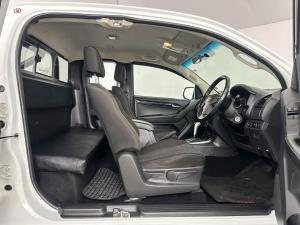 Isuzu D-MAX 300 LX automatic E/CAB - Image 18