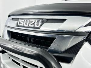 Isuzu D-MAX 300 LX automatic E/CAB - Image 4