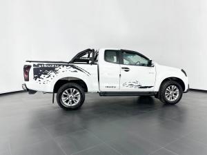Isuzu D-MAX 300 LX automatic E/CAB - Image 6