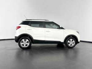 Mahindra XUV300 1.2T - Image 3