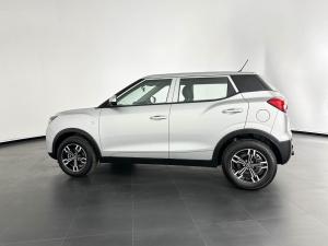 Mahindra XUV300 1.2T SE - Image 3