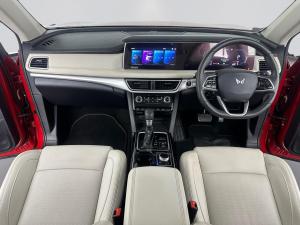 Mahindra XUV 700 2.0 AX7L automatic - Image 9