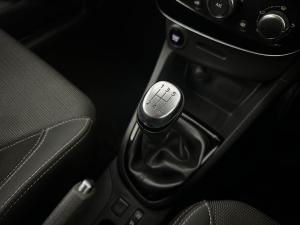 Renault Clio IV 900T Authentique 5-Door - Image 6