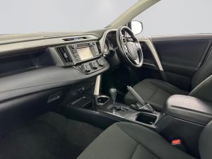 Toyota RAV4 2.0 GX automatic - Image 13