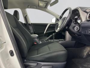 Toyota RAV4 2.0 GX automatic - Image 15