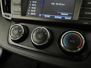 Toyota RAV4 2.0 GX automatic - Image 6