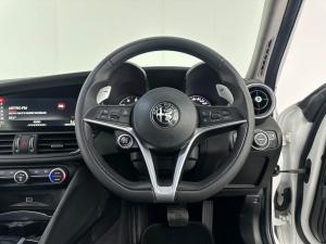 Alfa Romeo Giulia 2.0T Super - Image 13