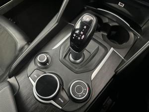 Alfa Romeo Giulia 2.0T Super - Image 16