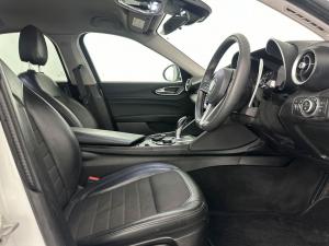 Alfa Romeo Giulia 2.0T Super - Image 19