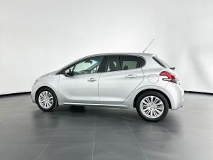 Peugeot 208 Allure 1.2 Puretech 5-Door - Image 3