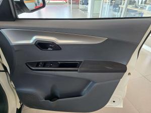 Mahindra KUV 100 1.2 K6+ NXT - Image 15