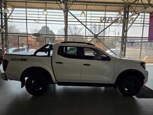 Nissan Navara 2.5DDTI PRO-4X 4X4 automatic D/C - Image 6