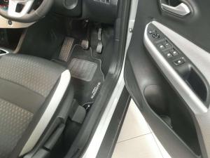 Nissan Magnite 1.0T Acenta CVT - Image 8
