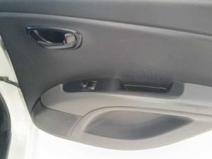 Hyundai i10 1.1 GLS/MOTION - Image 16