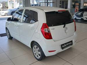 Hyundai i10 1.1 GLS/MOTION - Image 17