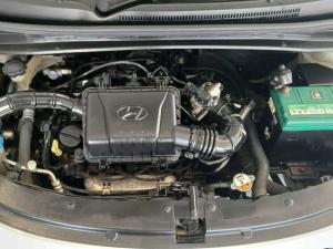 Hyundai i10 1.1 GLS/MOTION - Image 9